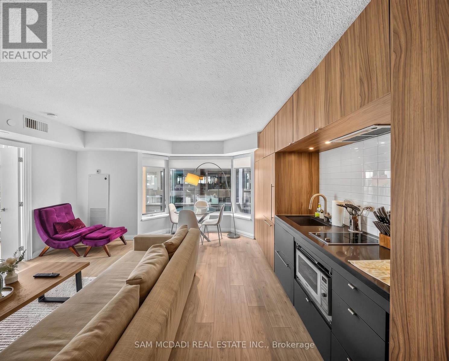 #704 155 YORKVILLE AVENUE - Image 3