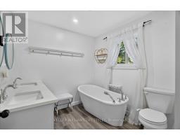 9904 Lake Road, Lambton Shores, ON N0N1J1 Photo 24