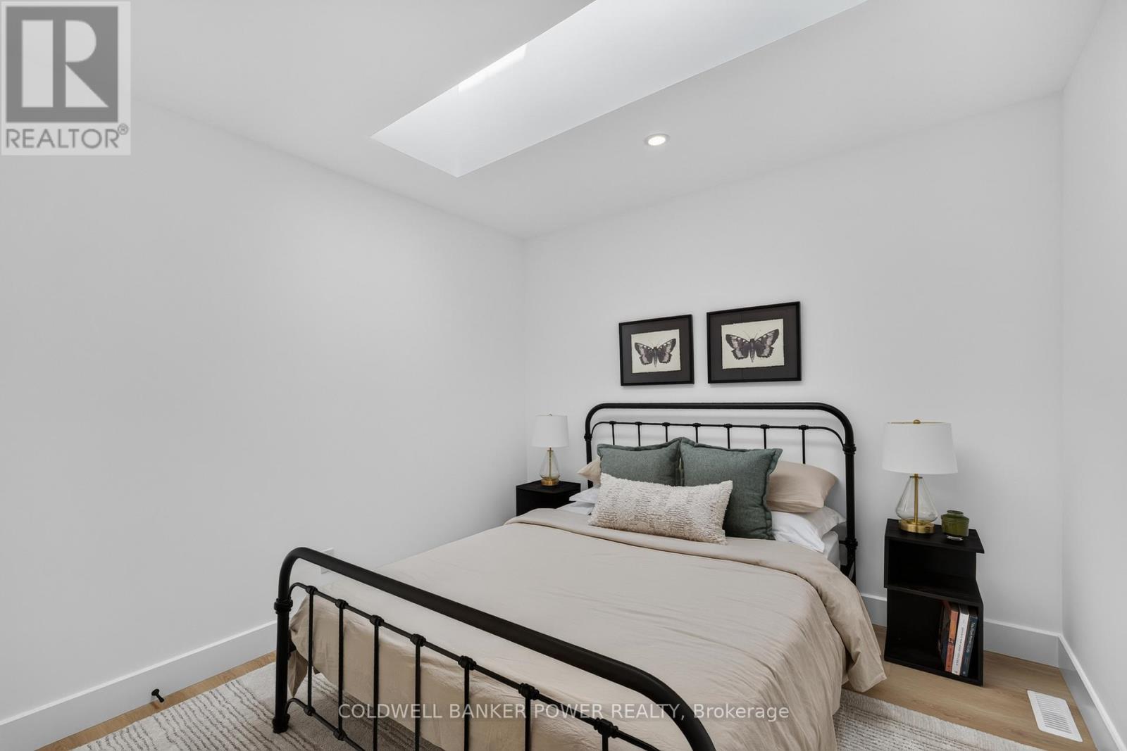 #31 3363 DAVID MILNE WAY - 23