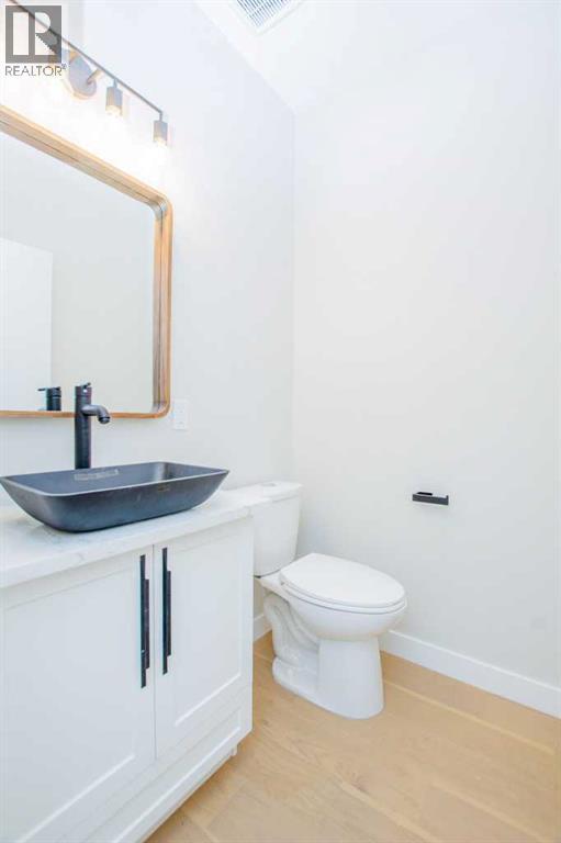 8862 60 Avenue - 10