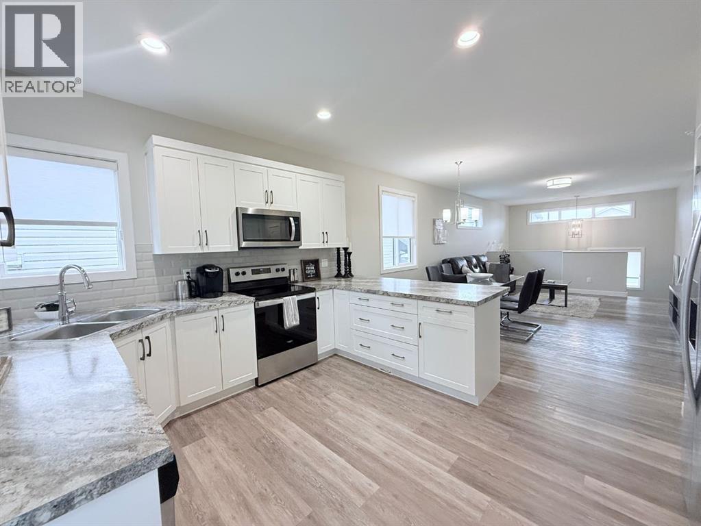 58 Village Crescent - 6