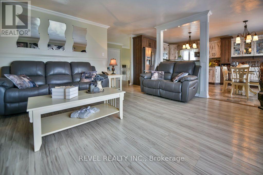 216 RENEE PLACE - 4
