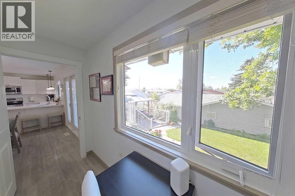 6803 24 Avenue NE - 18