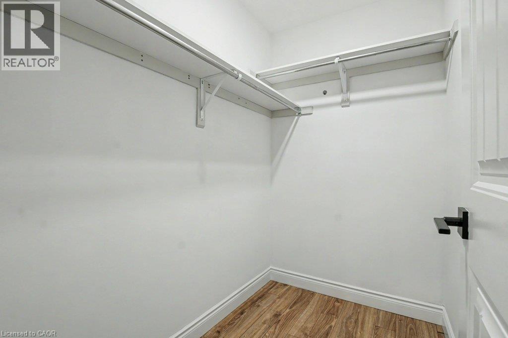 #B105 112 UNION Street E - 17