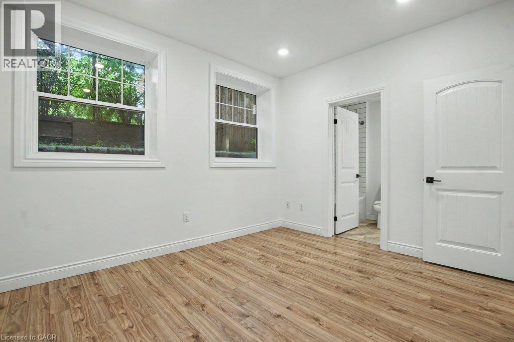 #B105 112 UNION Street E - 16