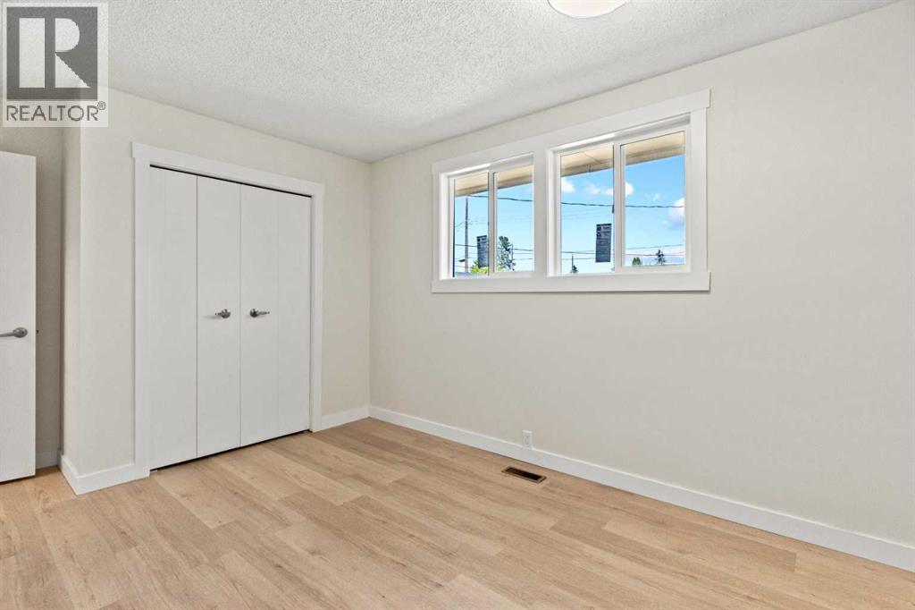 3116 39 Street SE - 12