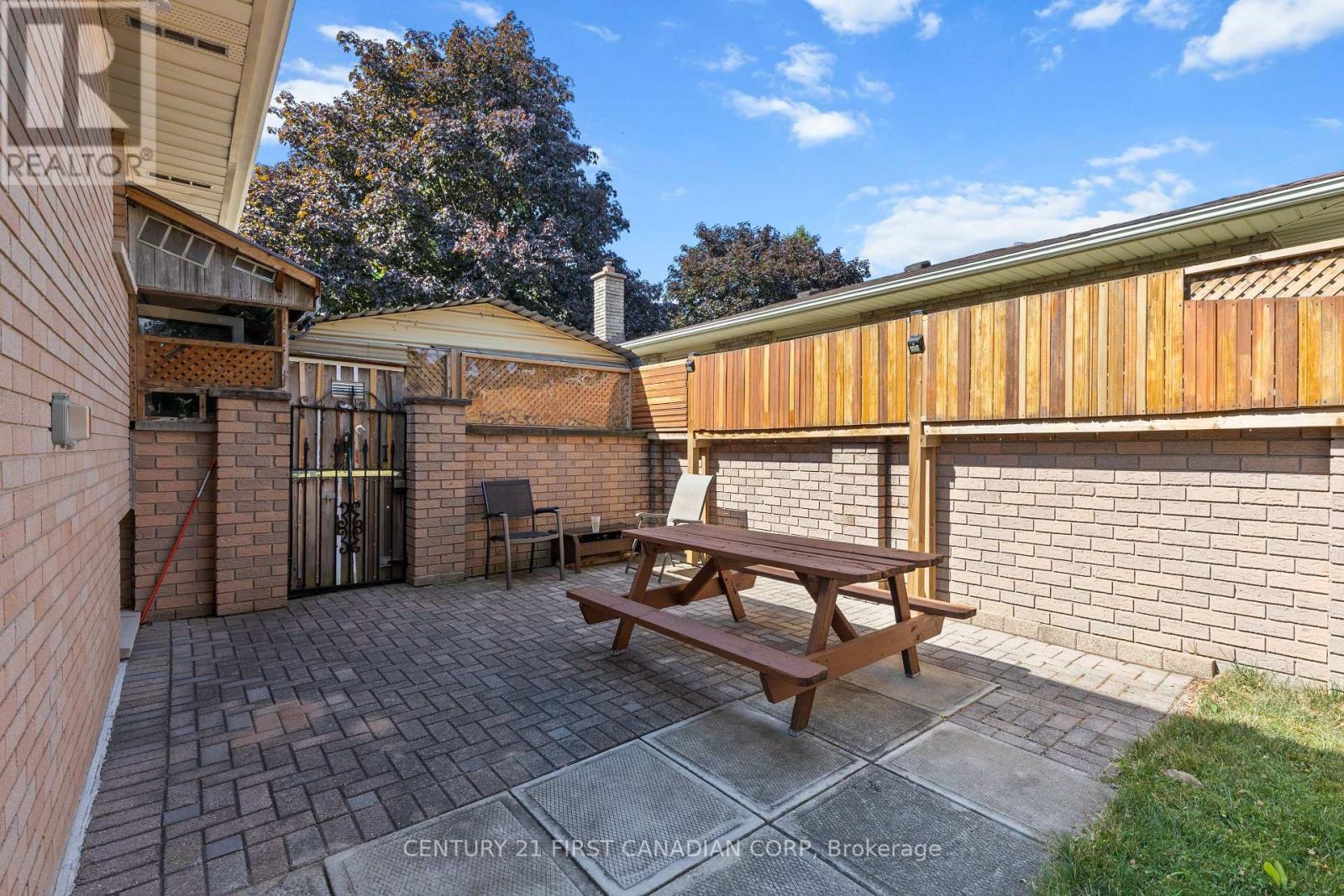 4 ARCHER CRESCENT - 31