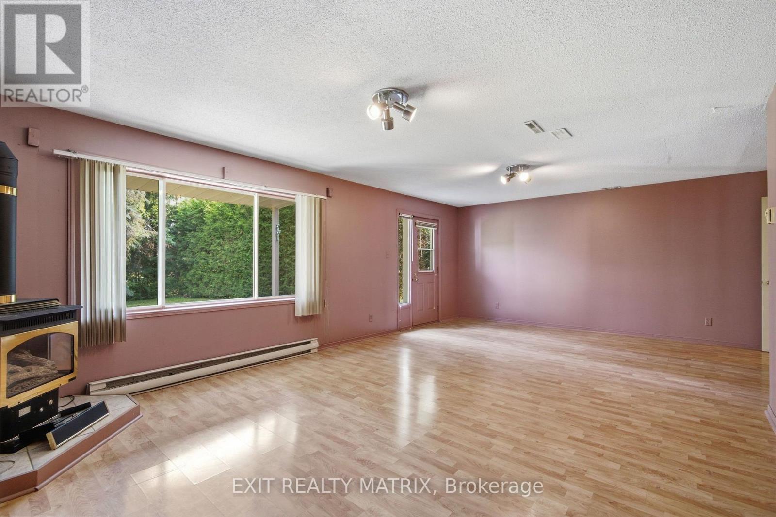 671 BERTHIAUME STREET - 23