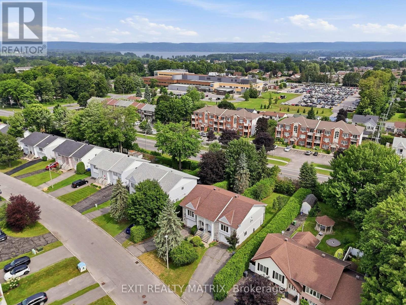 671 BERTHIAUME STREET - 30