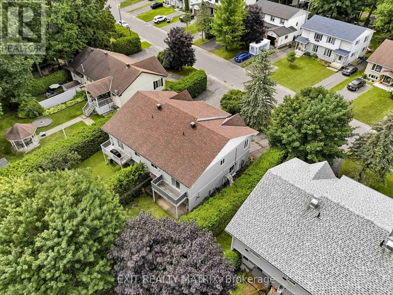 671 BERTHIAUME STREET - 34