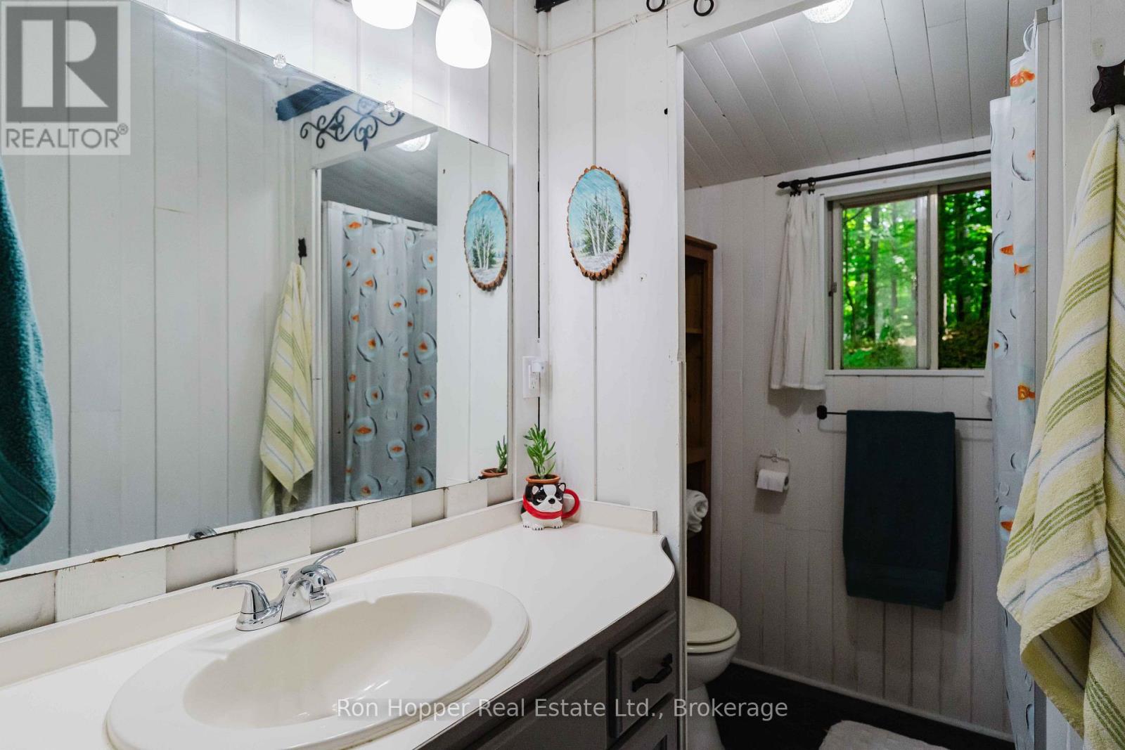 15 BURTON CRESCENT - 29