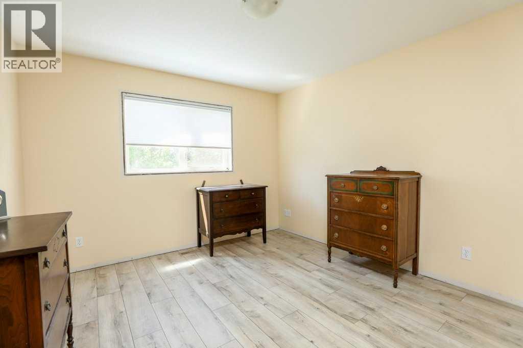 644 Aberdeen Crescent W - 12