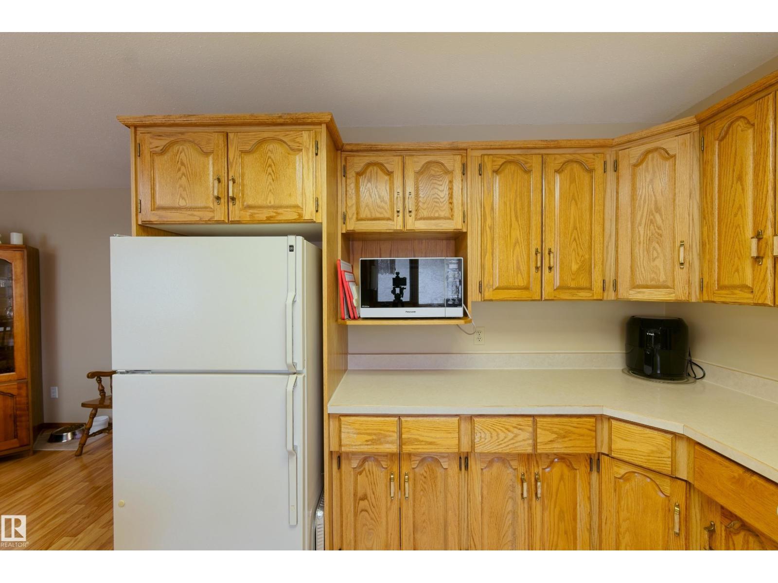5020 47 ST - 12