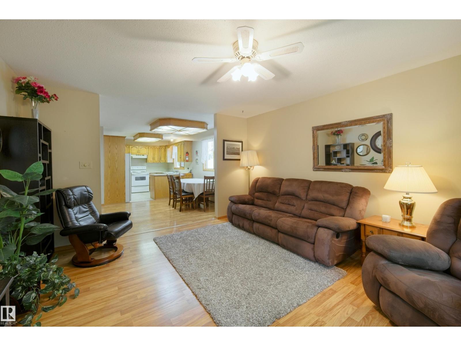 5020 47 ST - 15