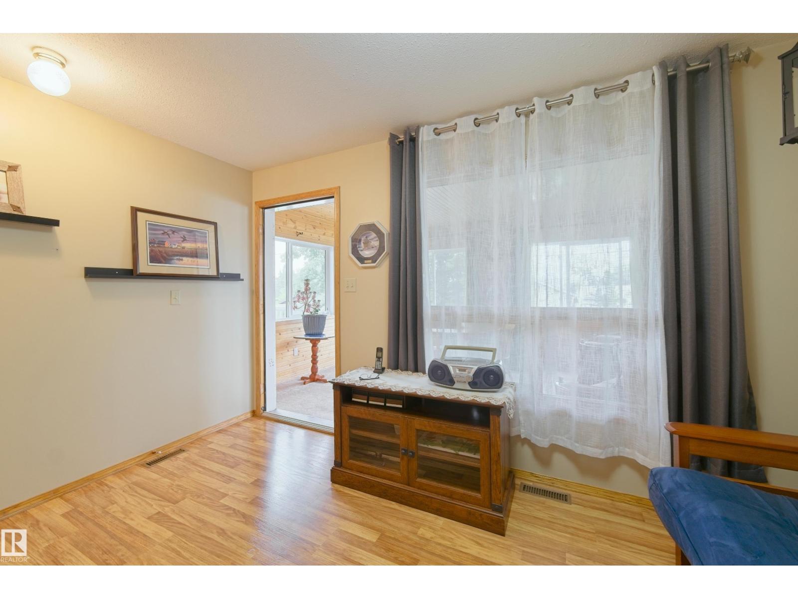 5020 47 ST - 18