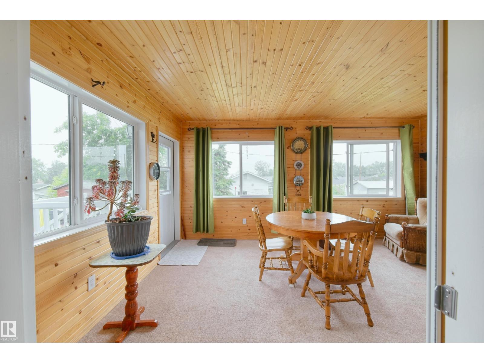 5020 47 ST - 19
