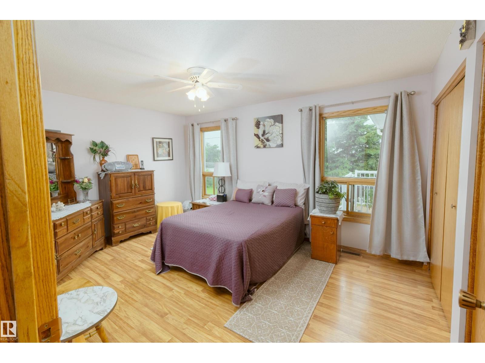 5020 47 ST - 23