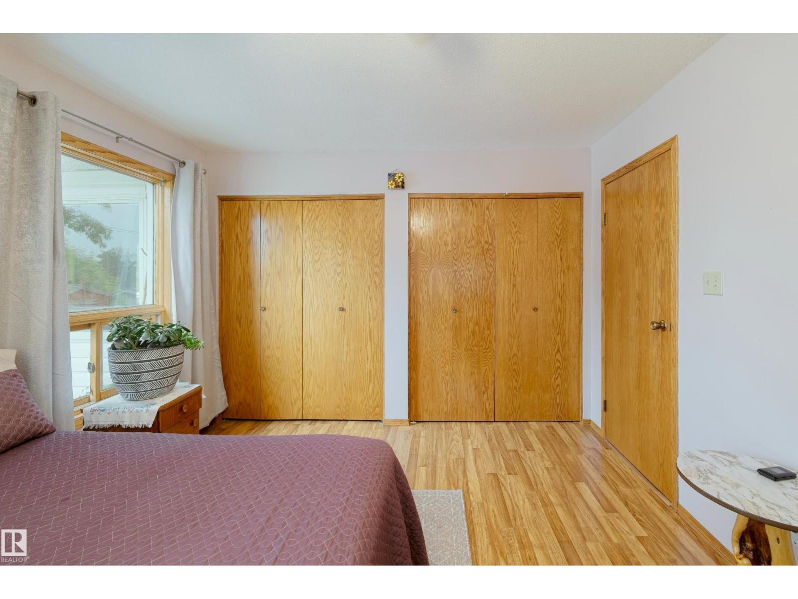 5020 47 ST - 24