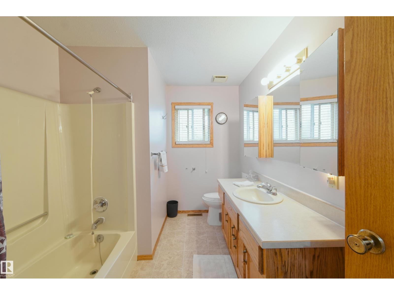 5020 47 ST - 26