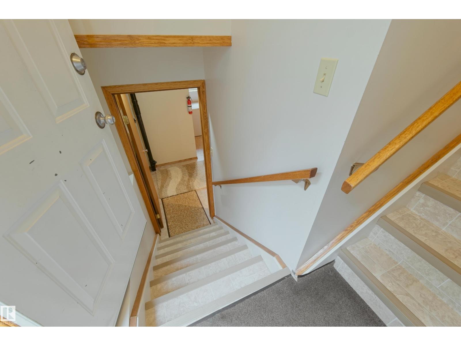 5020 47 ST - 29