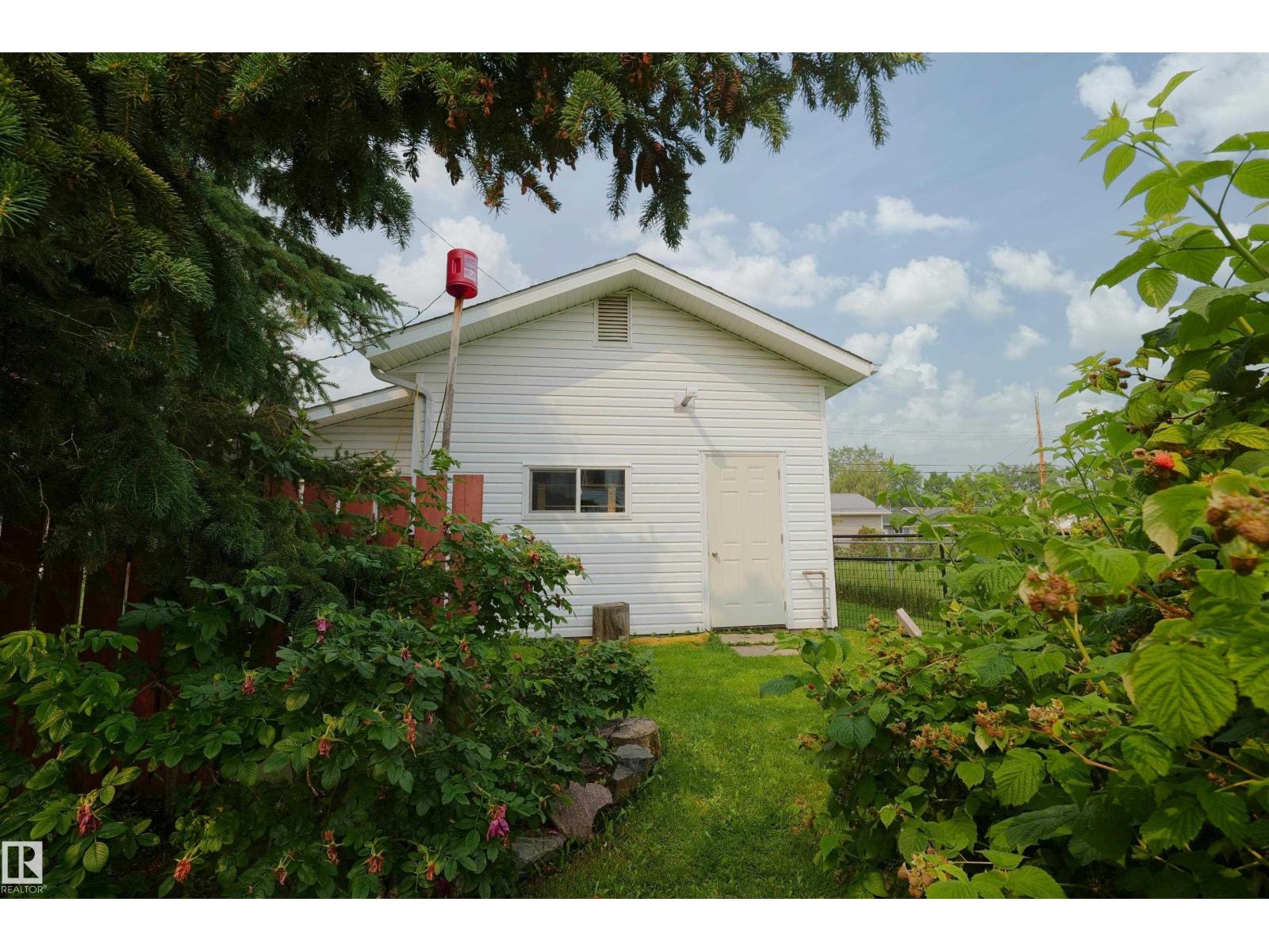5020 47 ST - 50