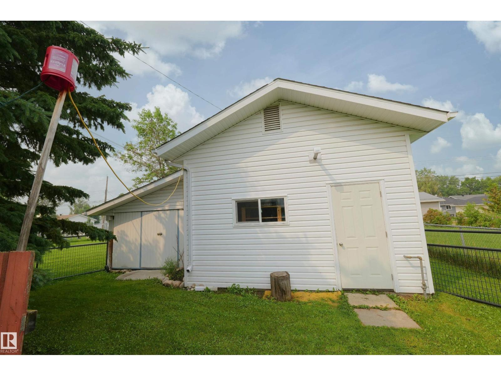 5020 47 ST - 52