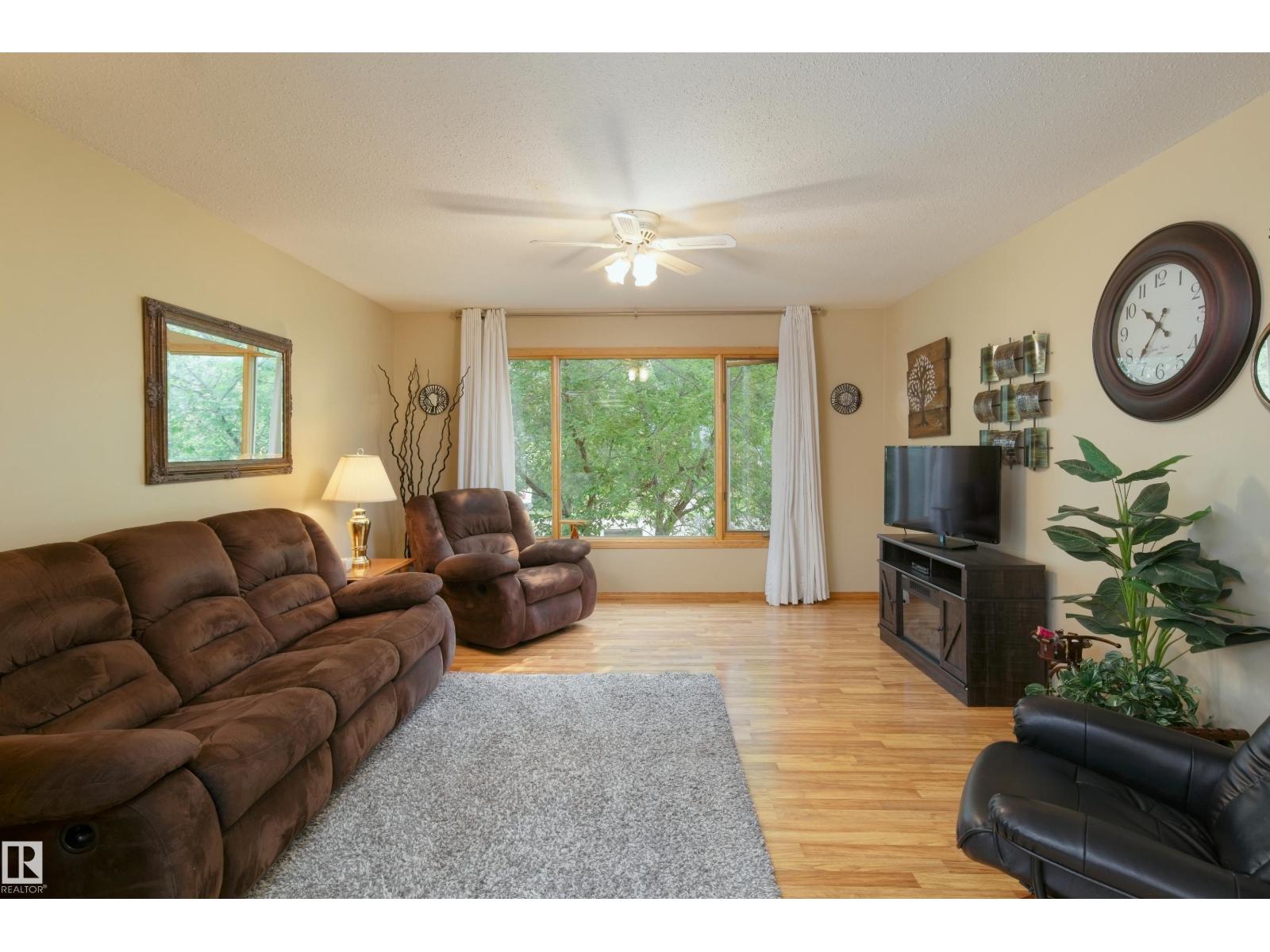 5020 47 ST - 8