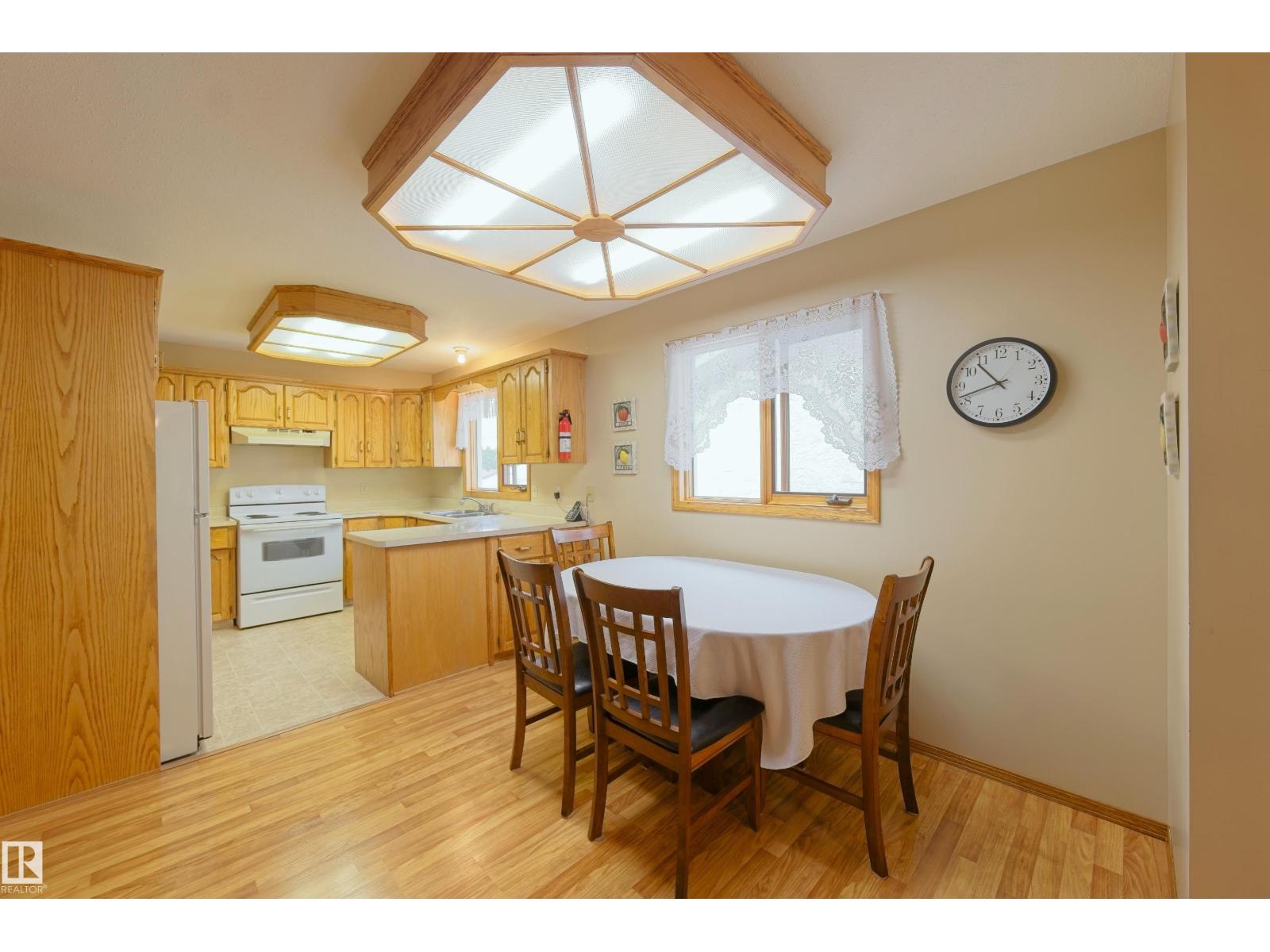 5020 47 ST - 9
