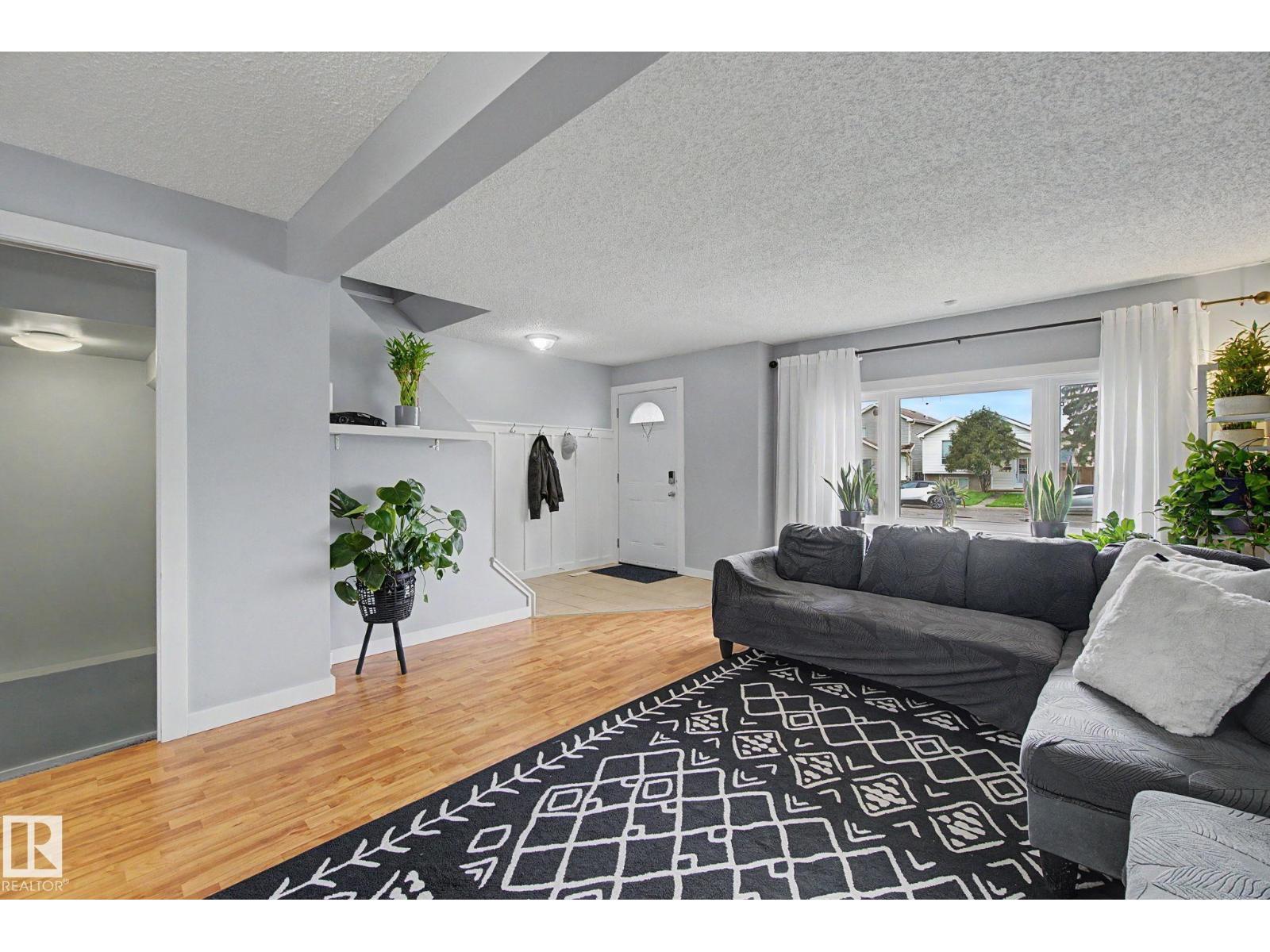 18407 95A AV NW - 11