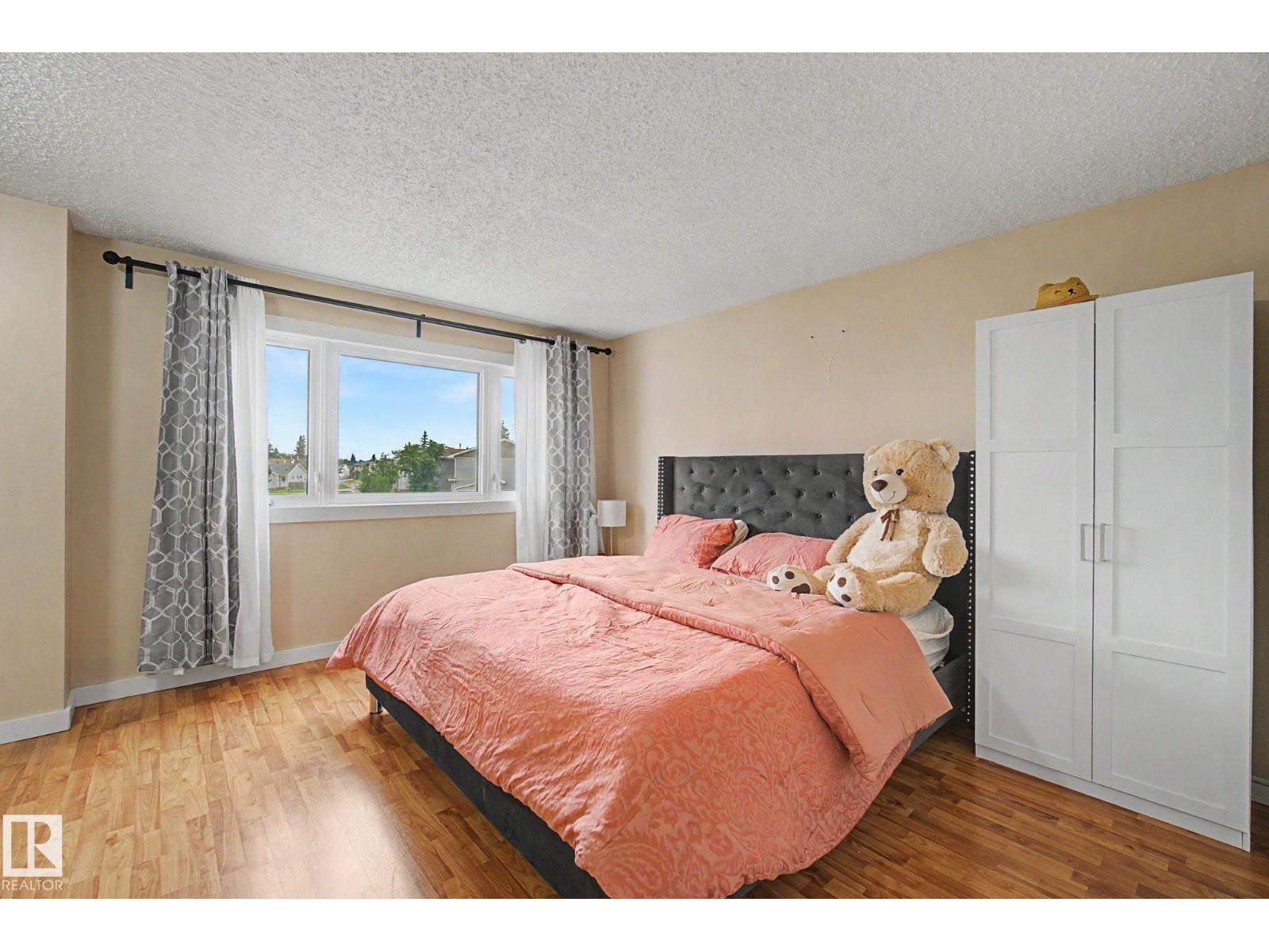 18407 95A AV NW - 21