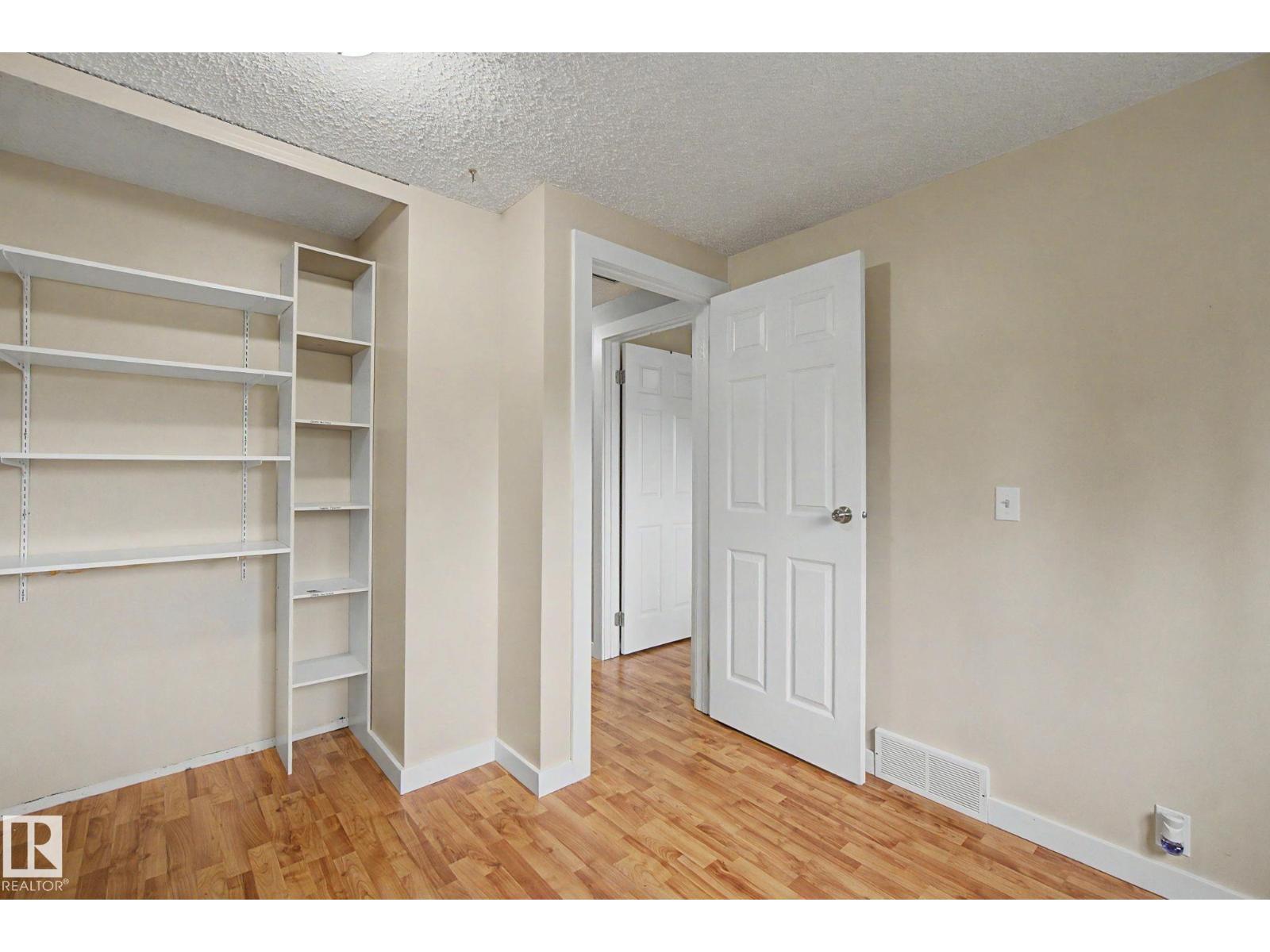 18407 95A AV NW - 32