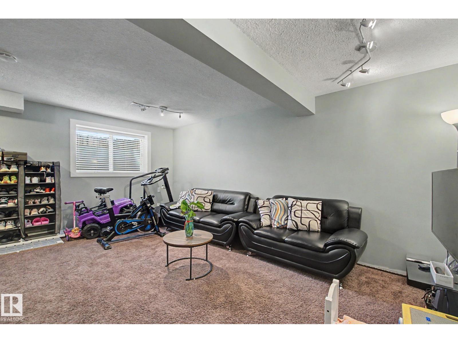 18407 95A AV NW - 36
