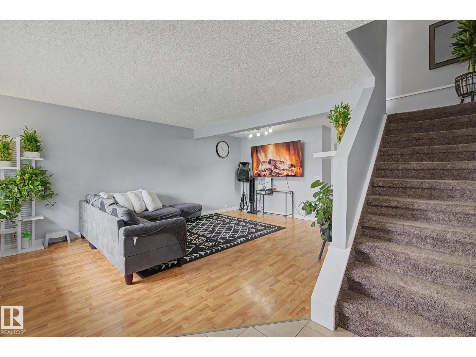 18407 95A AV NW - 7