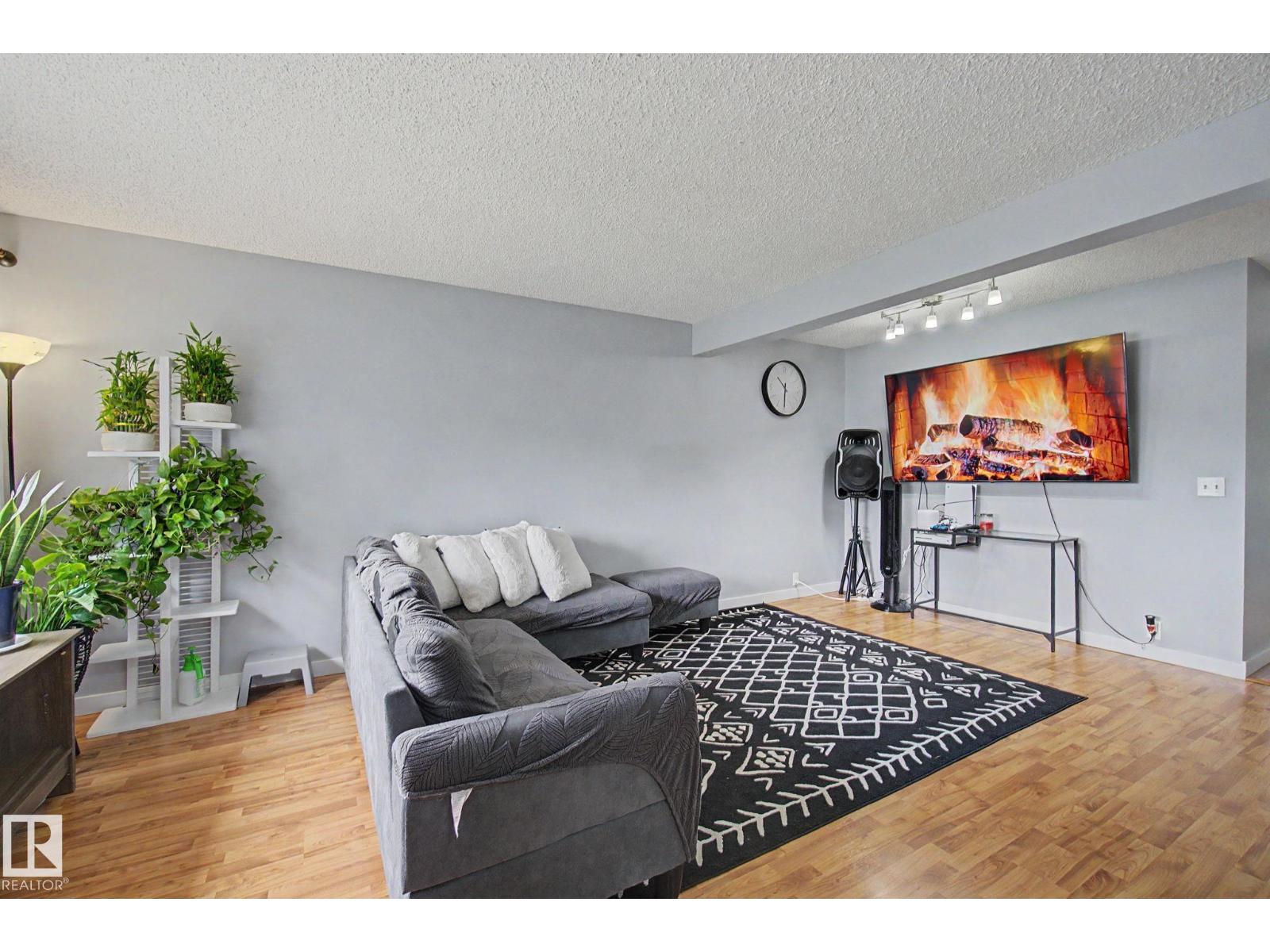 18407 95A AV NW - 8