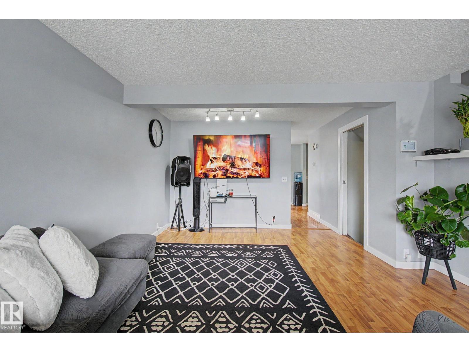 18407 95A AV NW - 9