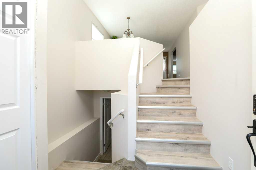 644 Aberdeen Crescent W - Image 3