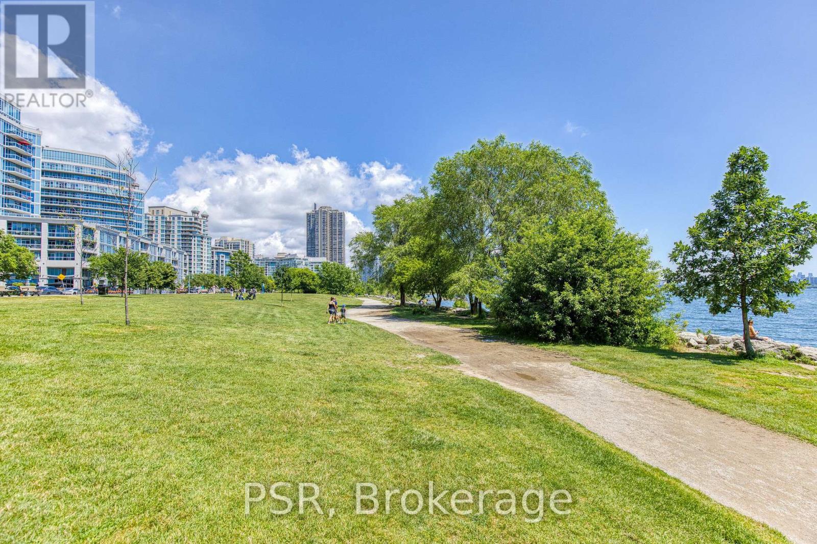 #905 39 ANNIE CRAIG AVENUE - 24