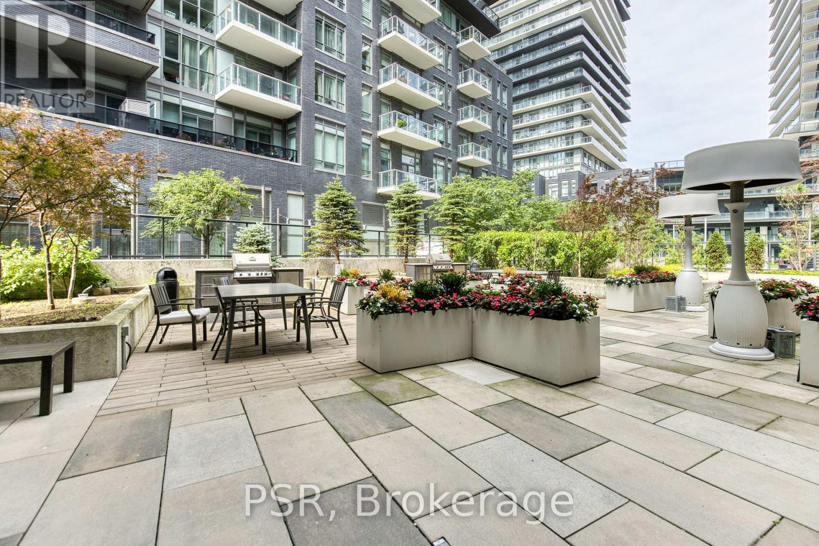 #905 39 ANNIE CRAIG AVENUE - 32