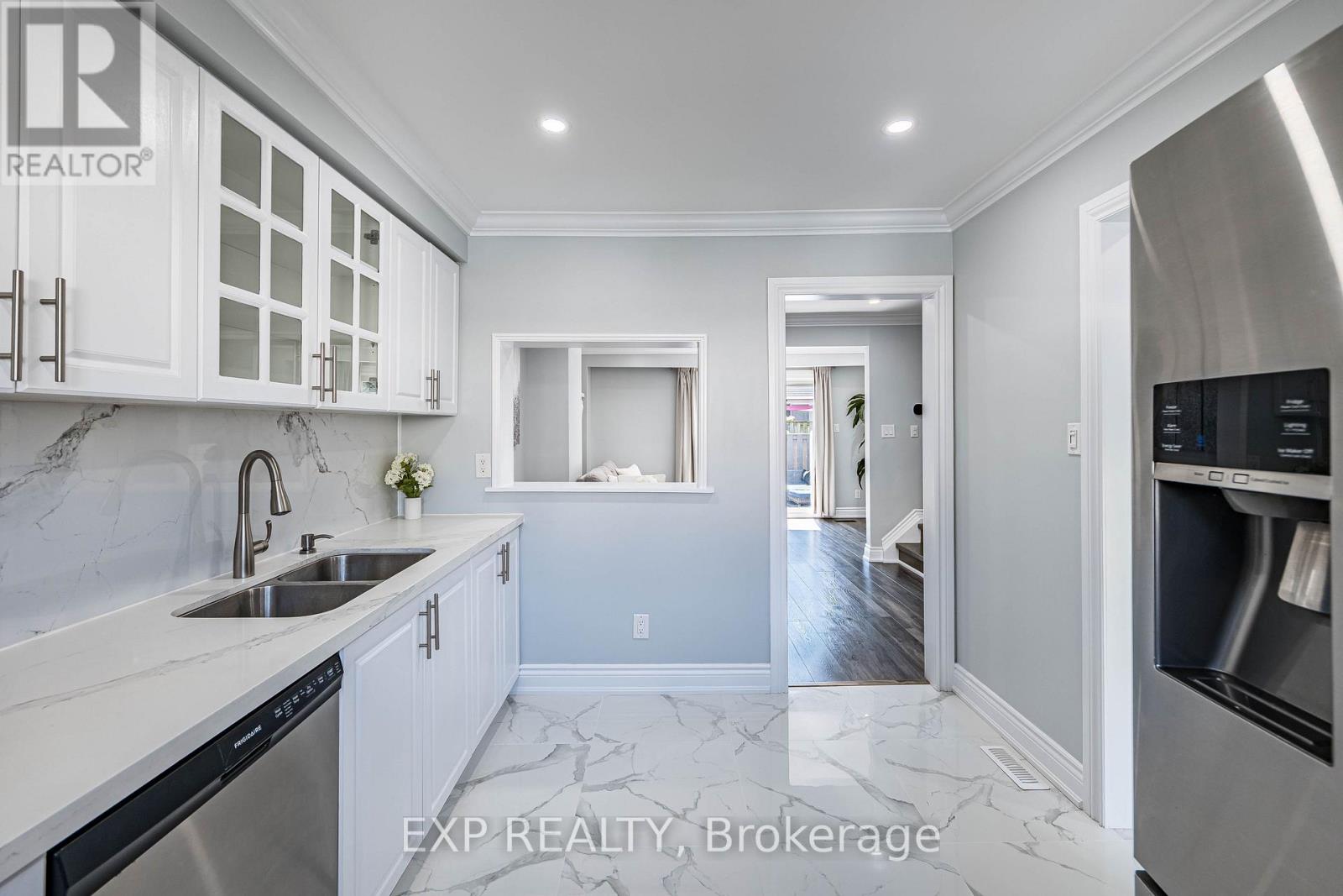 #38 400 MISSISSAUGA VALLEY BOULEVARD - Image 17