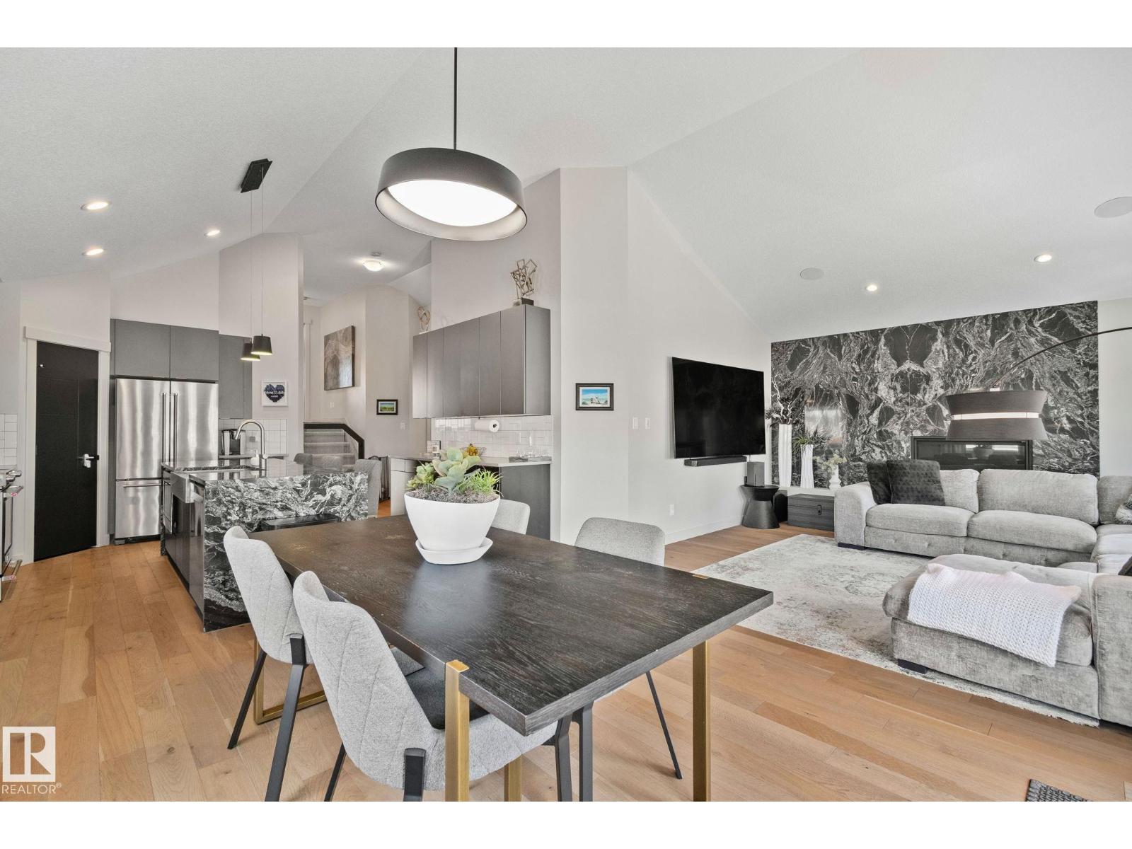 9724 223 ST NW - 5