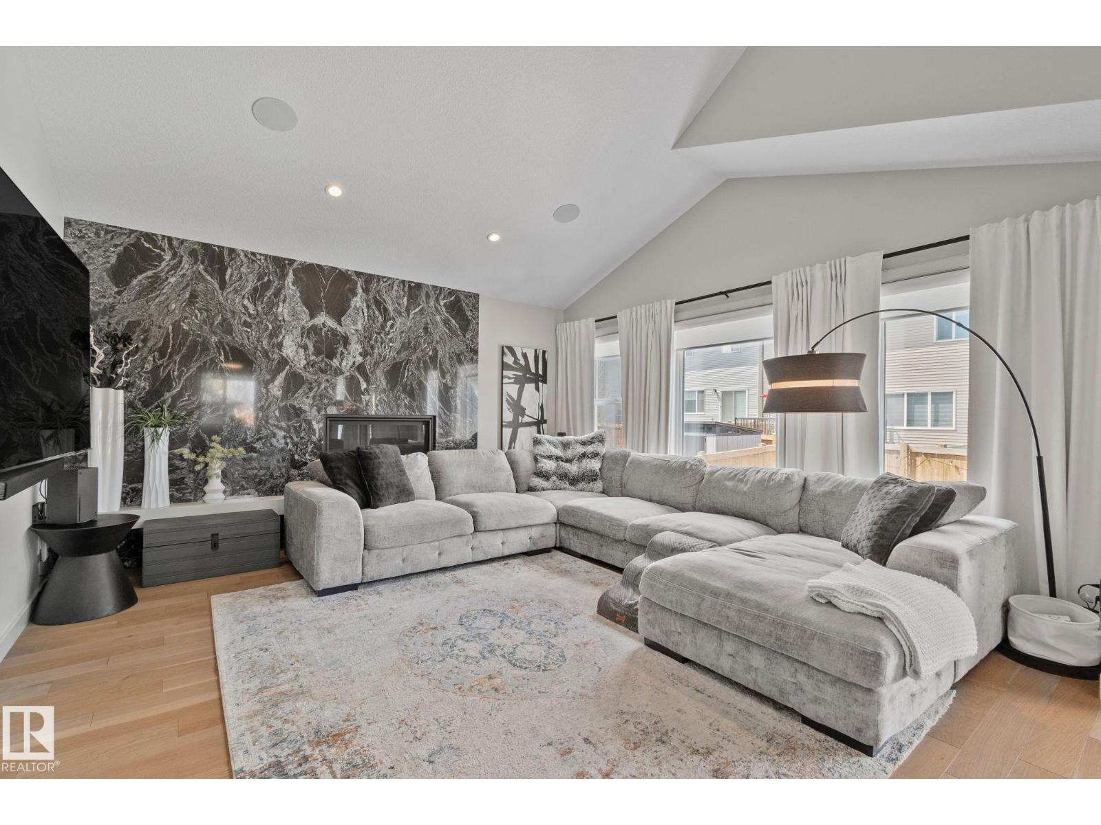 9724 223 ST NW - 10