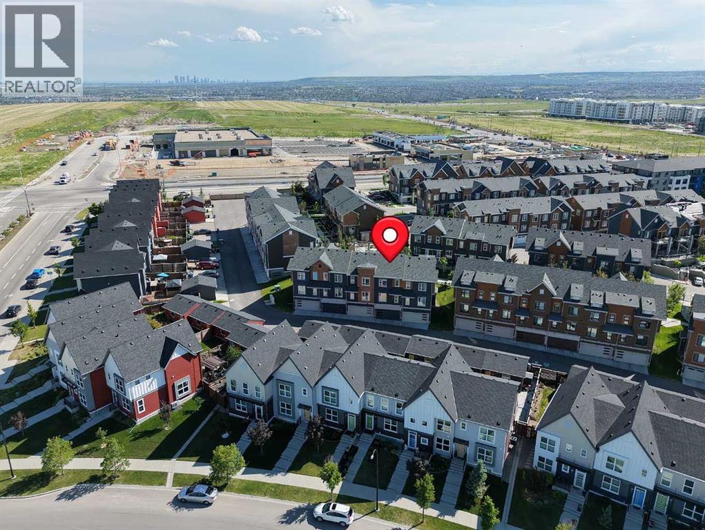156 Livingston Common NE - 3