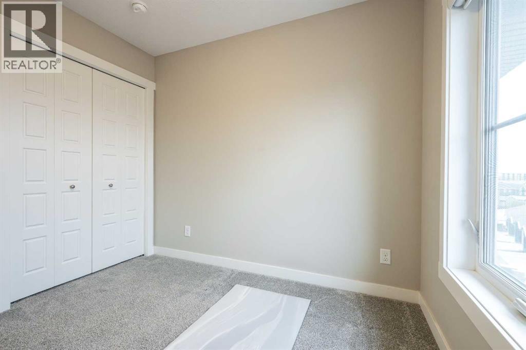 156 Livingston Common NE - 19