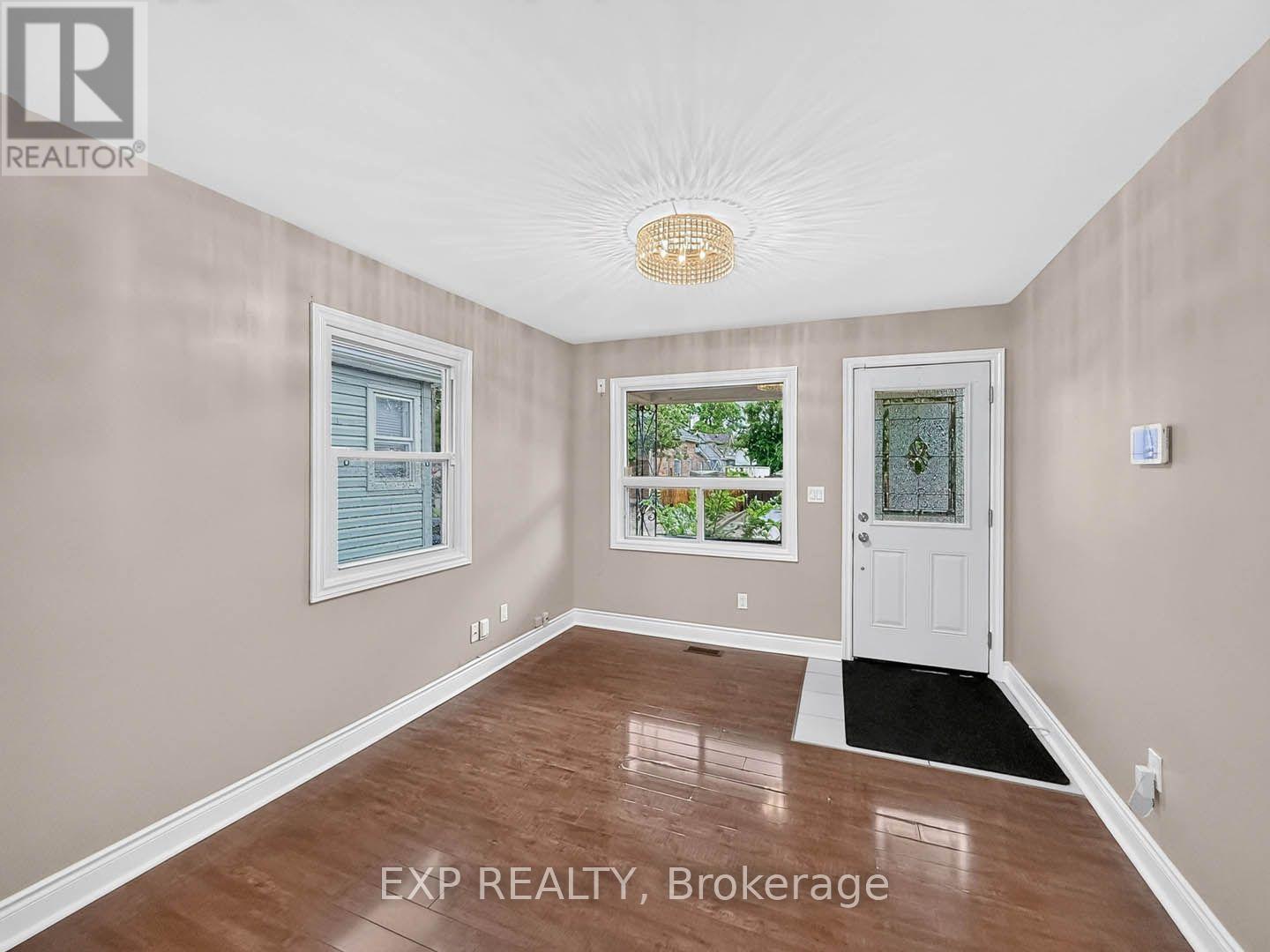 57 WEIR STREET S - 5