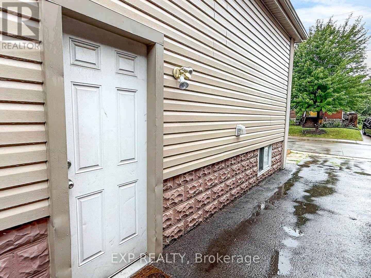 57 WEIR STREET S - 22