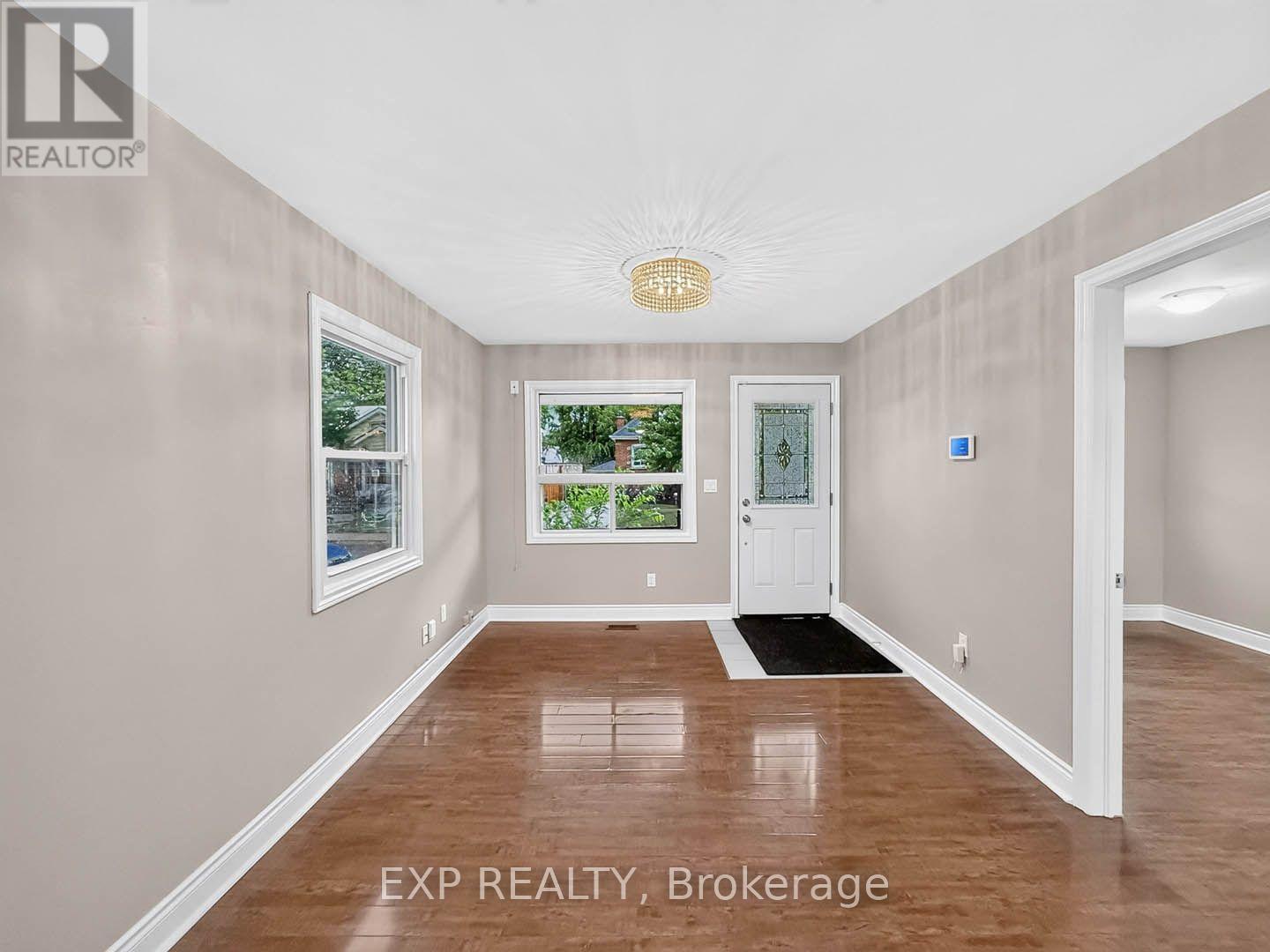 57 WEIR STREET S - 6