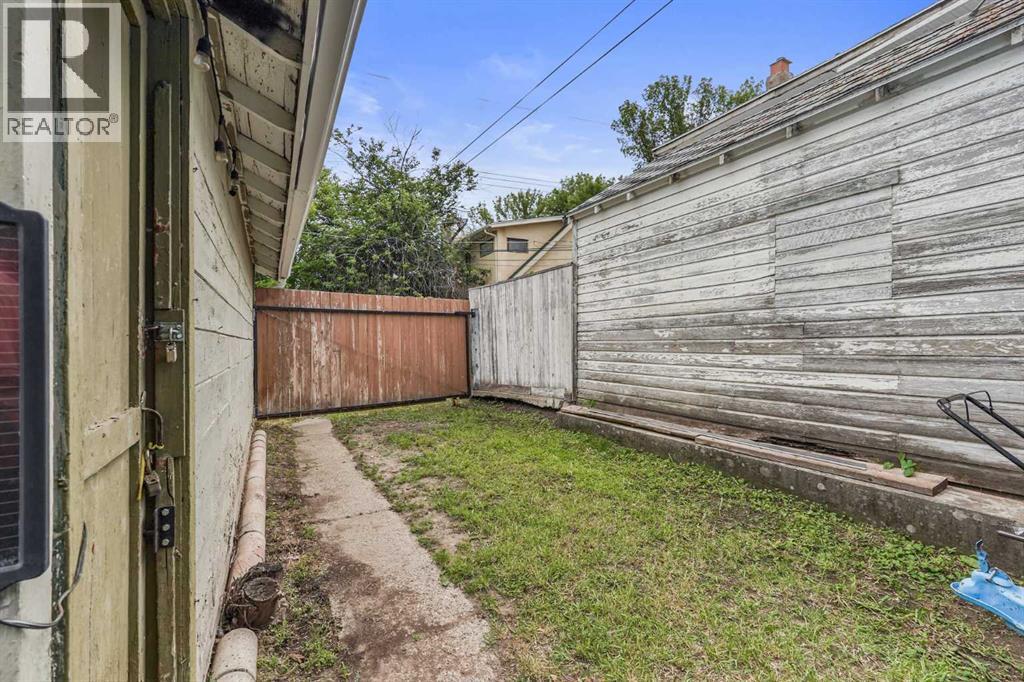 405 12B Street N - 35
