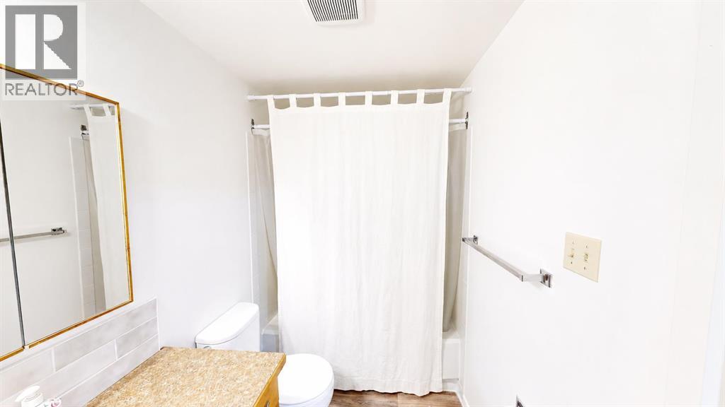 #107 405 Columbia Boulevard W - 13