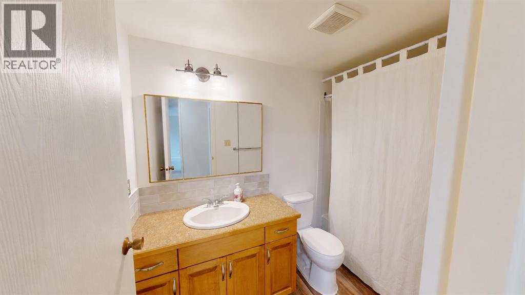 #107 405 Columbia Boulevard W - 14