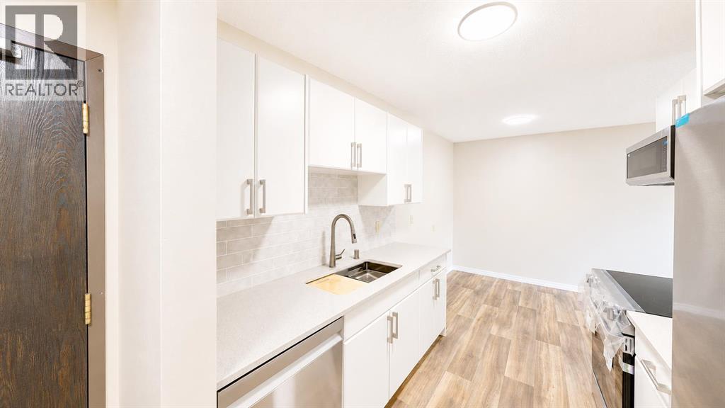 #107 405 Columbia Boulevard W - 4